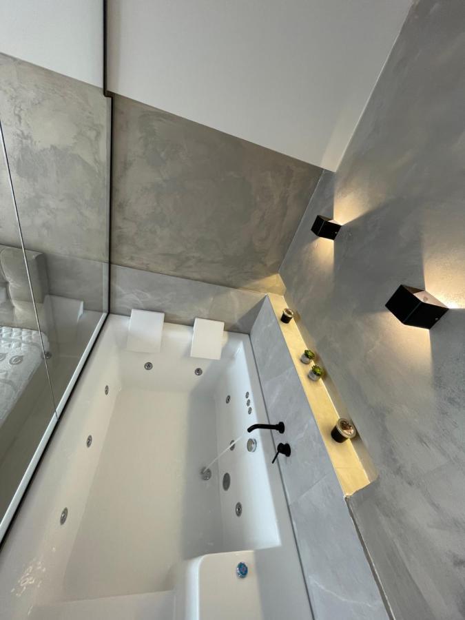 Jacuzzi Suite Ladadika Thessaloníki Exteriör bild