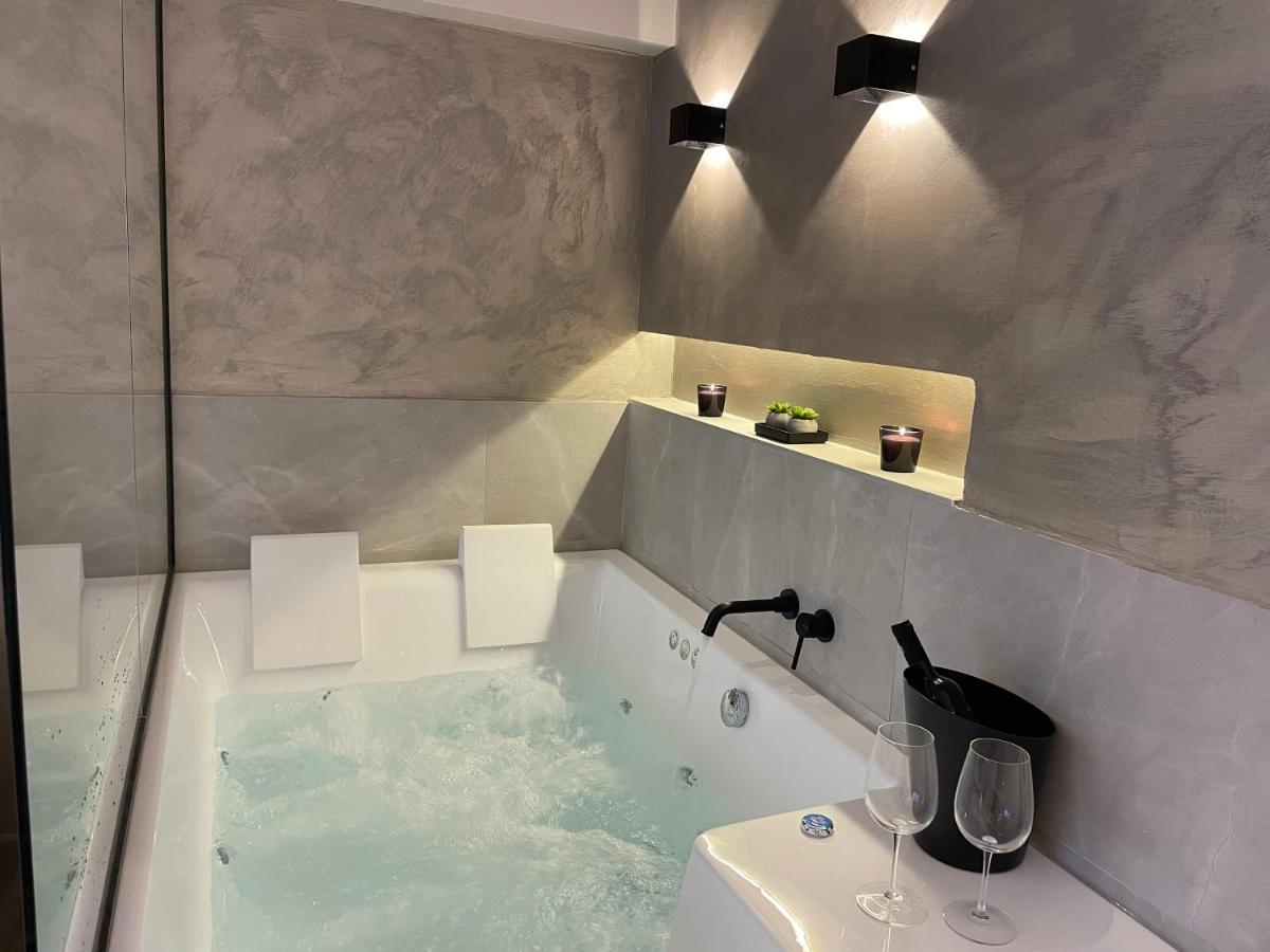 Jacuzzi Suite Ladadika Thessaloníki Exteriör bild